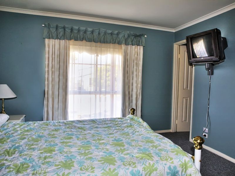 1 Caroline Avenue, Cowes VIC 3922