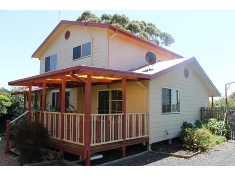 1 Caroline Avenue, Cowes VIC 3922