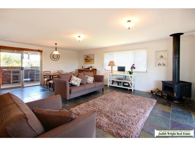 45 Sunderland Bay Road, Surf Beach VIC 3922