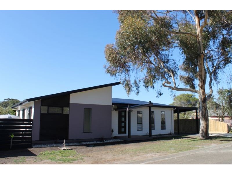 8 Malay Street, Cowes VIC 3922