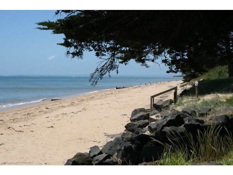 28 Jenner Avenue, Cowes VIC 3922