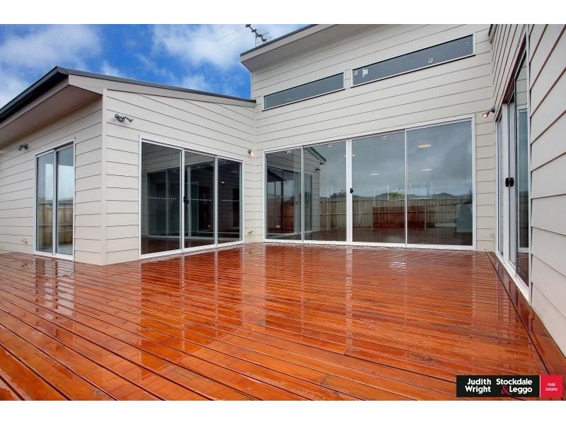 33 Katherine Circuit, Cowes VIC 3922