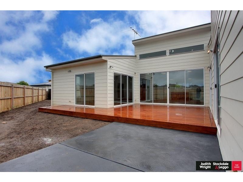 33 Katherine Circuit, Cowes VIC 3922