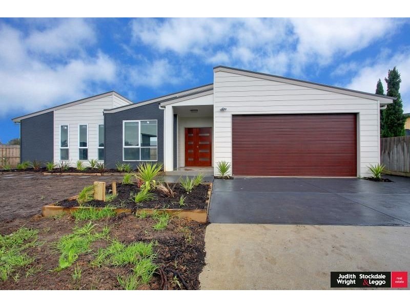 33 Katherine Circuit, Cowes VIC 3922