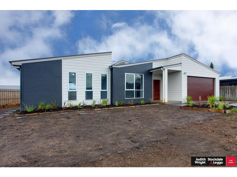33 Katherine Circuit, Cowes VIC 3922