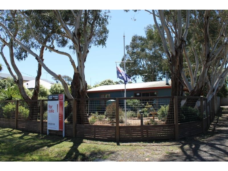 16 Ventnor Rd, Cowes VIC 3922