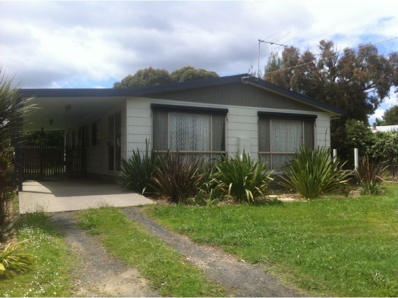 21 Pine Avenue, Cowes VIC 3922