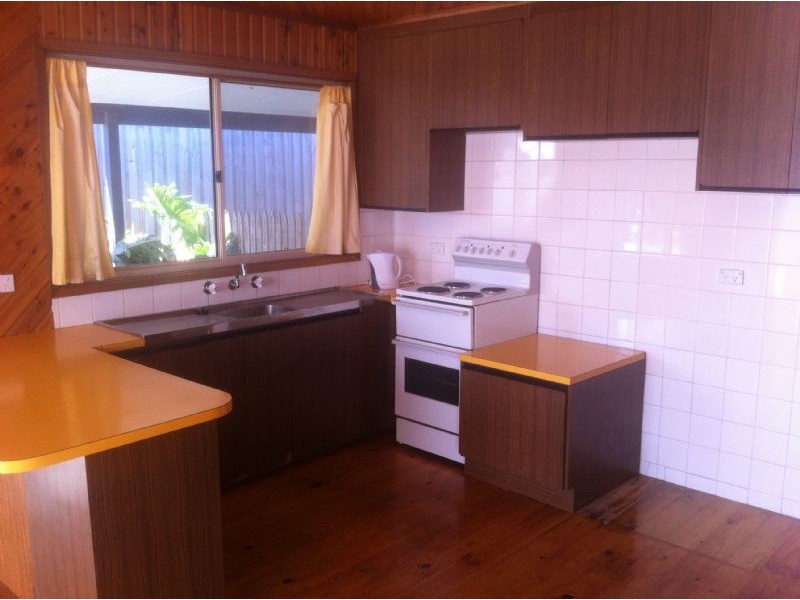21 Pine Avenue, Cowes VIC 3922