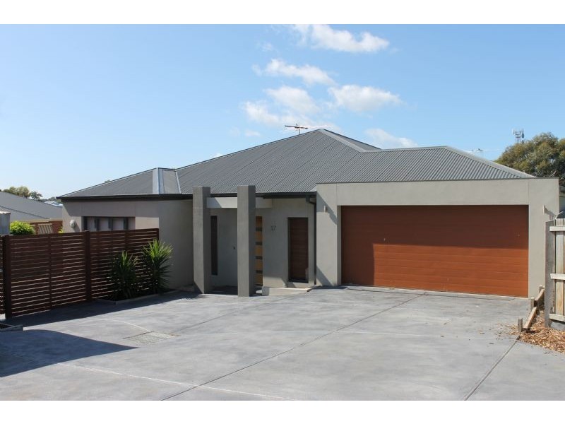 17 Blue Gum Court, Cowes VIC 3922