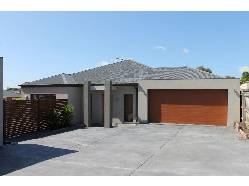 17 Blue Gum Court, Cowes VIC 3922