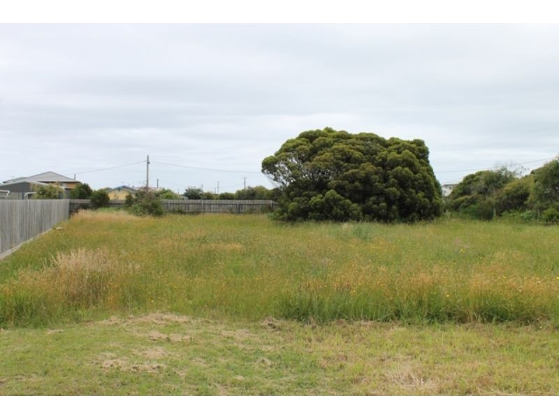 1 Tolley Avenue, Surf Beach VIC 3922