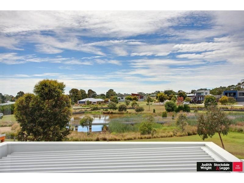 1 Pobblebonk Place, Cowes VIC 3922