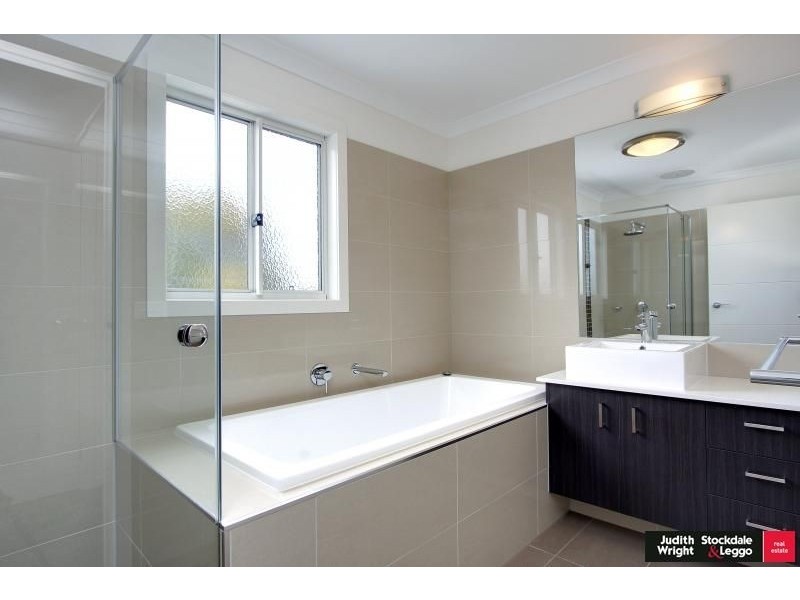 1 Pobblebonk Place, Cowes VIC 3922