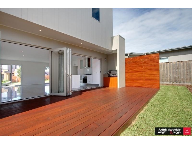 1 Pobblebonk Place, Cowes VIC 3922