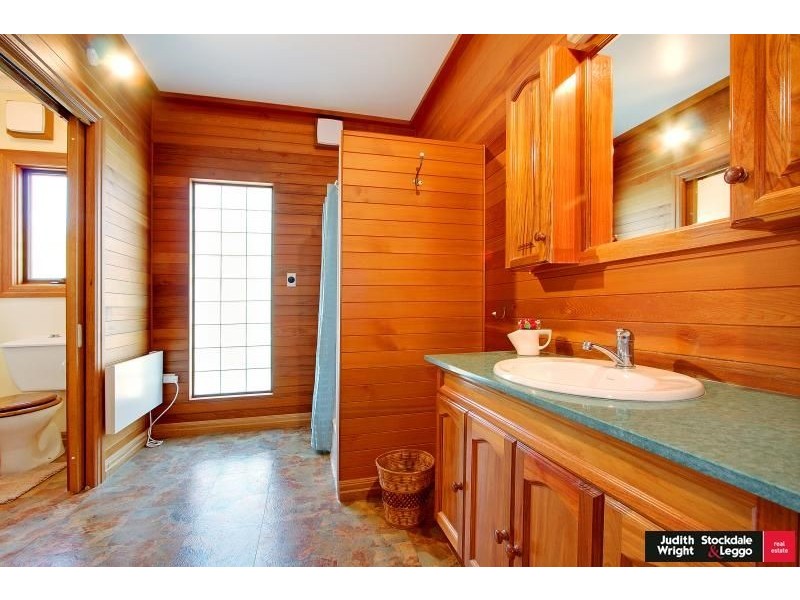 11 Talofa Avenue, Cowes VIC 3922