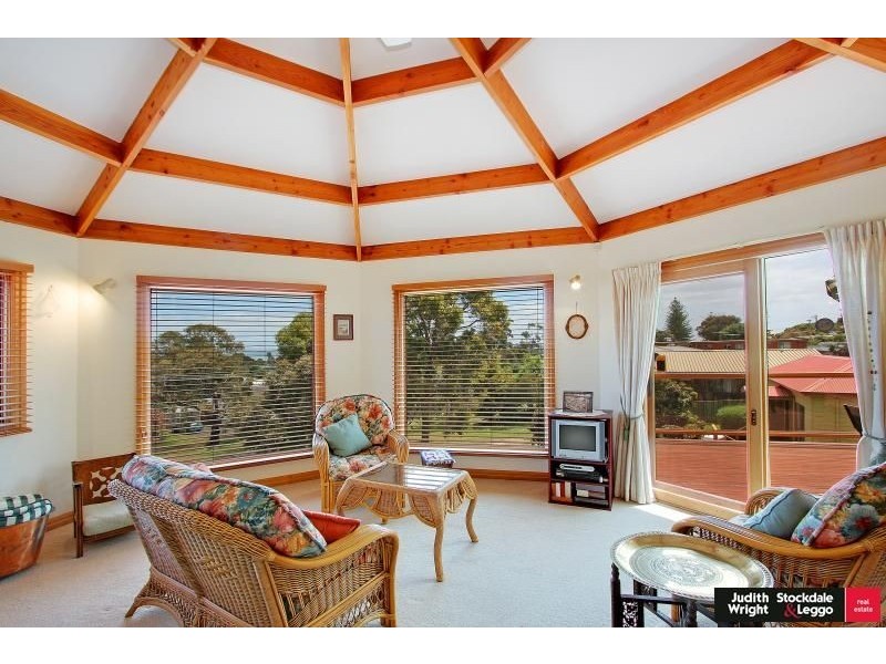 11 Talofa Avenue, Cowes VIC 3922