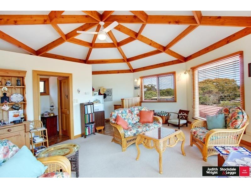 11 Talofa Avenue, Cowes VIC 3922