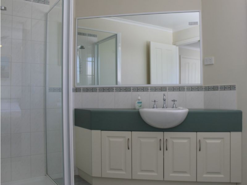 2/7 Wyndham Avenue, Cowes VIC 3922