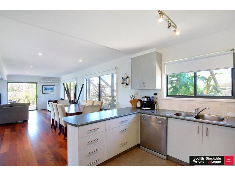 11 Barry Street, Sunderland Bay VIC 3922