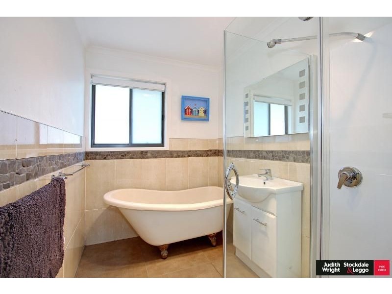 11 Barry Street, Sunderland Bay VIC 3922