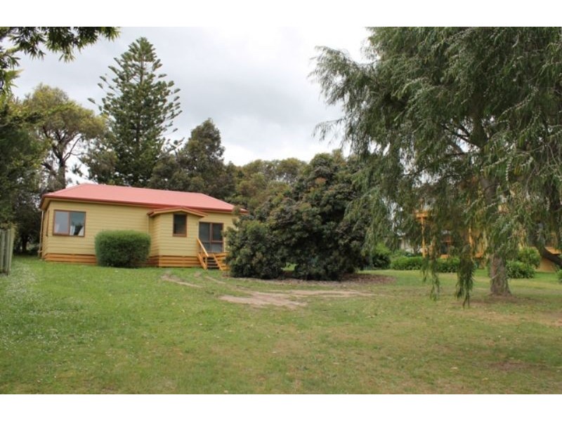 9 Talofa Avenue, Cowes VIC 3922