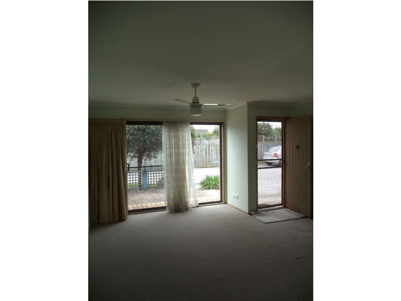 9/13 Douglas Road, Cowes VIC 3922