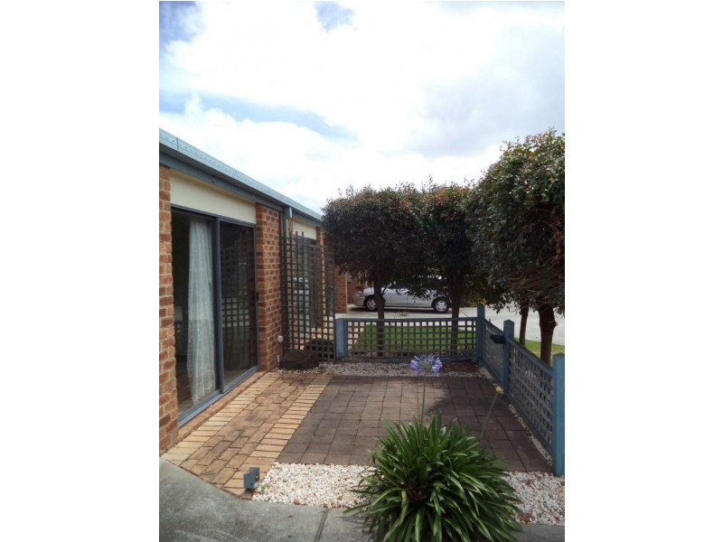 9/13 Douglas Road, Cowes VIC 3922