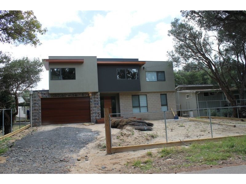 81 Silverleaves Avenue, Cowes VIC 3922