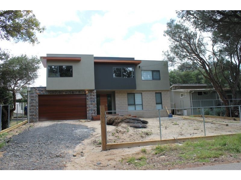 81 Silverleaves Avenue, Cowes VIC 3922