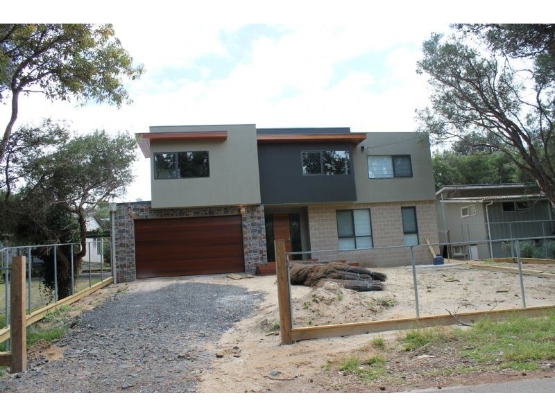 81 Silverleaves Avenue, Cowes VIC 3922