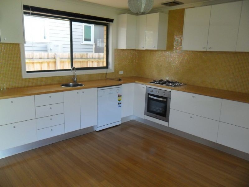 9 Malcalm Avenue, Surf Beach VIC 3922