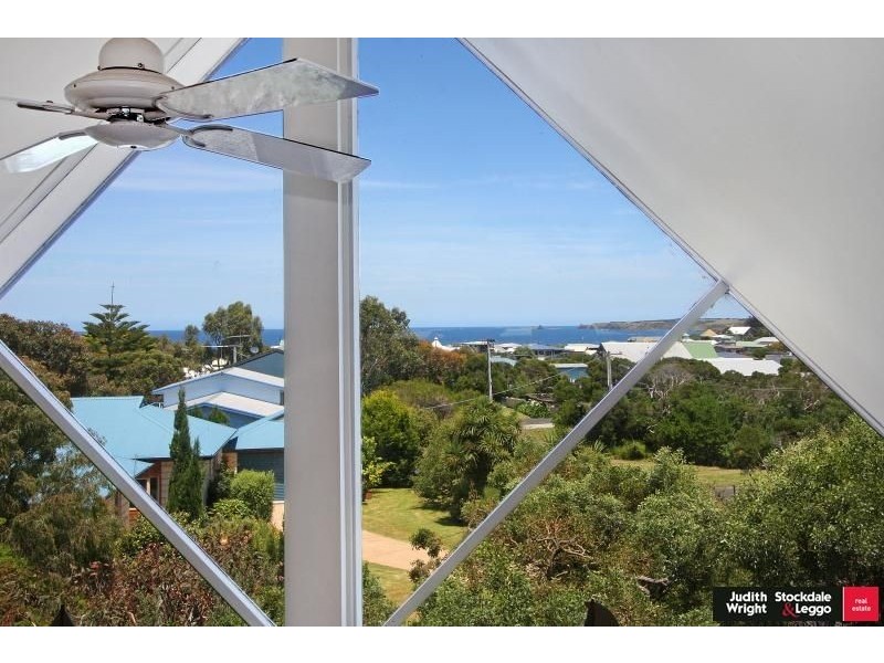 35 Dolphin Drv, Smiths Beach VIC 3922