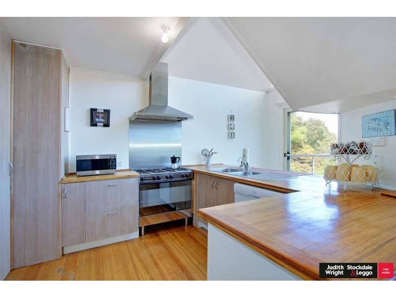 35 Dolphin Drv, Smiths Beach VIC 3922