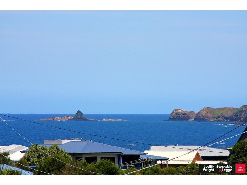 35 Dolphin Drv, Smiths Beach VIC 3922