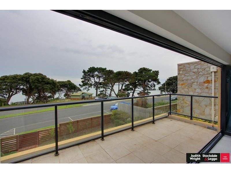 2/21 The Esplanade, Cowes VIC 3922