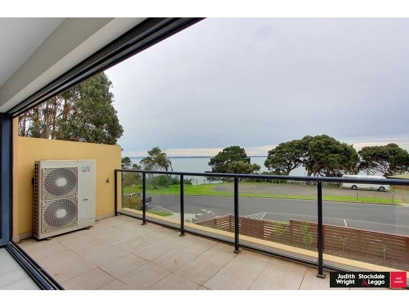 2/21 The Esplanade, Cowes VIC 3922
