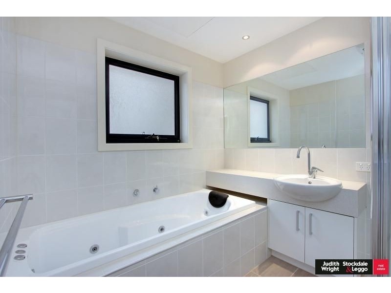 2/21 The Esplanade, Cowes VIC 3922