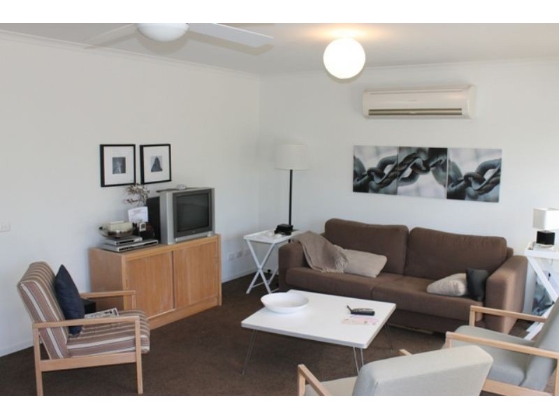 1/10 – 12 Medina Road, Cowes VIC 3922