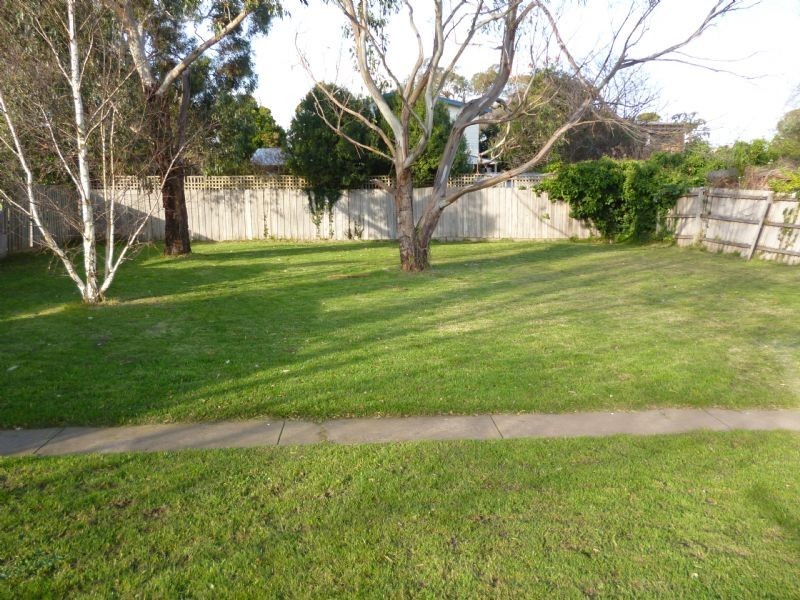 33 Birdwood Avenue, Cowes VIC 3922