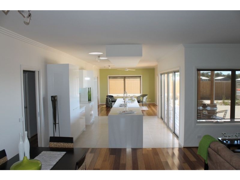 44 Boardwalk Blvd, Cowes VIC 3922