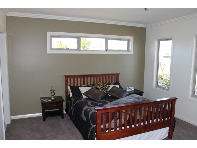 44 Boardwalk Blvd, Cowes VIC 3922