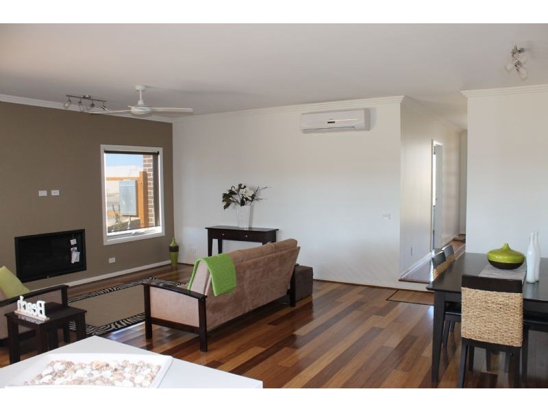 44 Boardwalk Blvd, Cowes VIC 3922