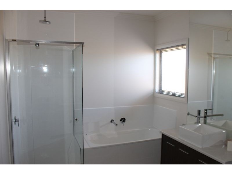 44 Boardwalk Blvd, Cowes VIC 3922