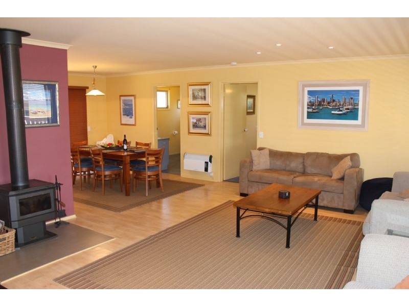 2 Endeavour Court, Cowes VIC 3922