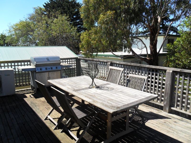16 Caroline Avenue, Cowes VIC 3922