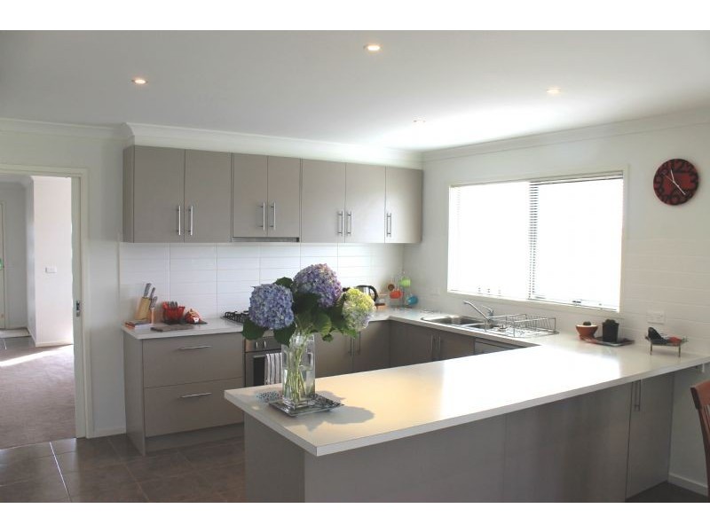 13 Rosella Grove, Cowes VIC 3922