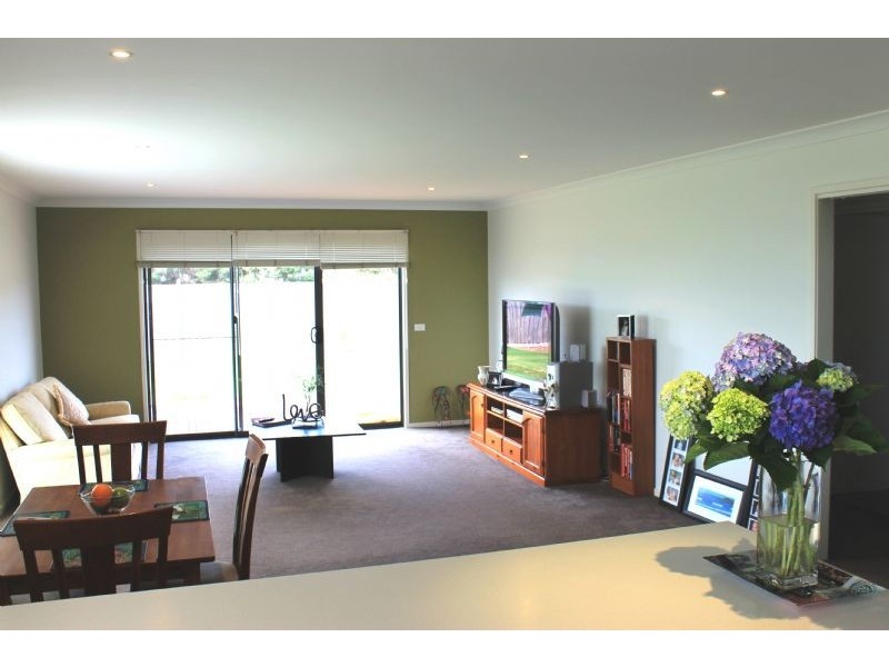 13 Rosella Grove, Cowes VIC 3922