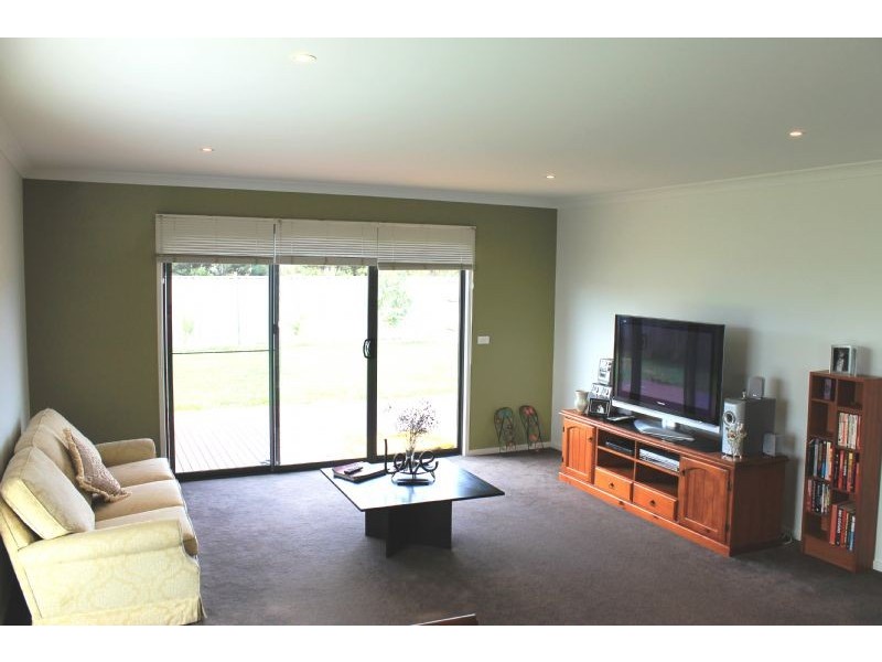 13 Rosella Grove, Cowes VIC 3922