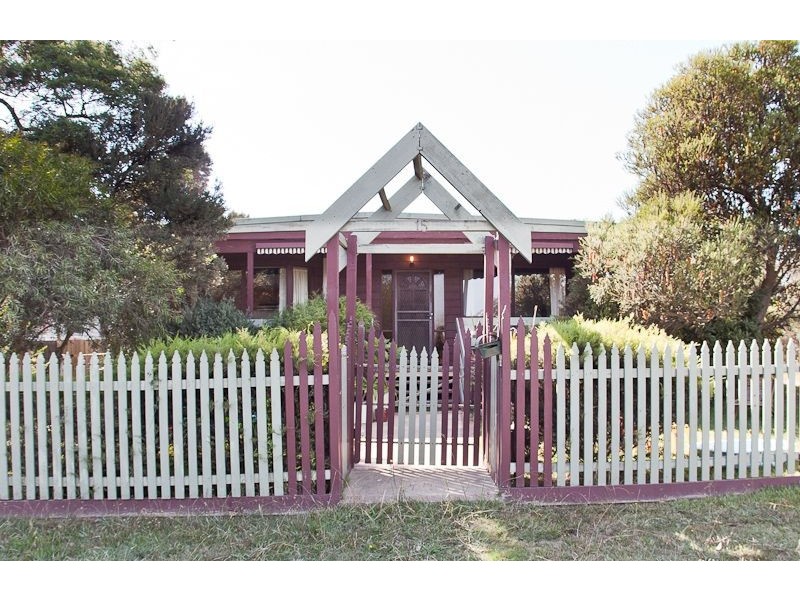 15 Pine Avenue, Cowes VIC 3922