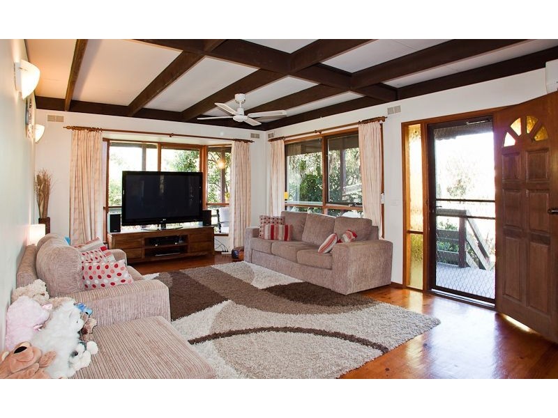 15 Pine Avenue, Cowes VIC 3922